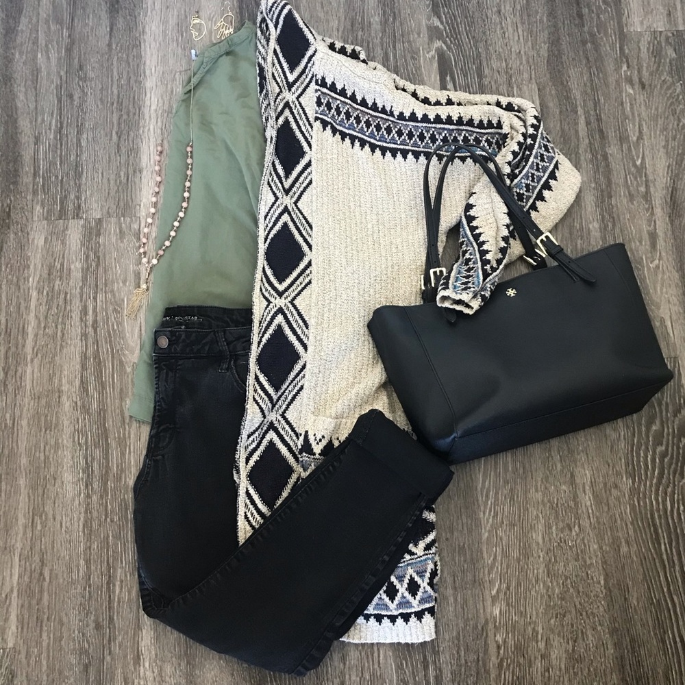 Olive Short Sleeve V-Neck Blouse